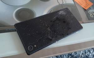 The-back-glass-suffered-some-damage