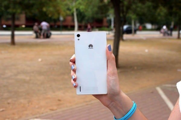Huawei Ascend P7 trasera