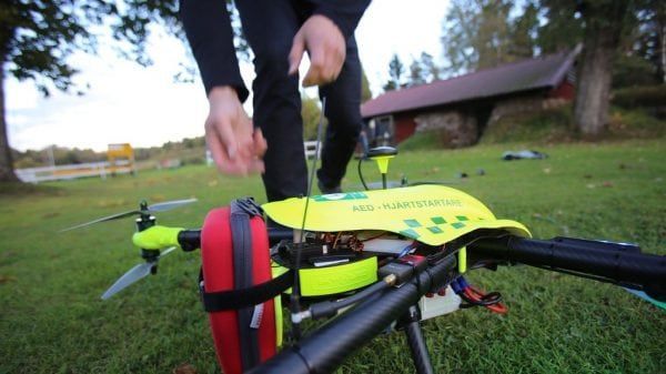 Drone con desfibrilador